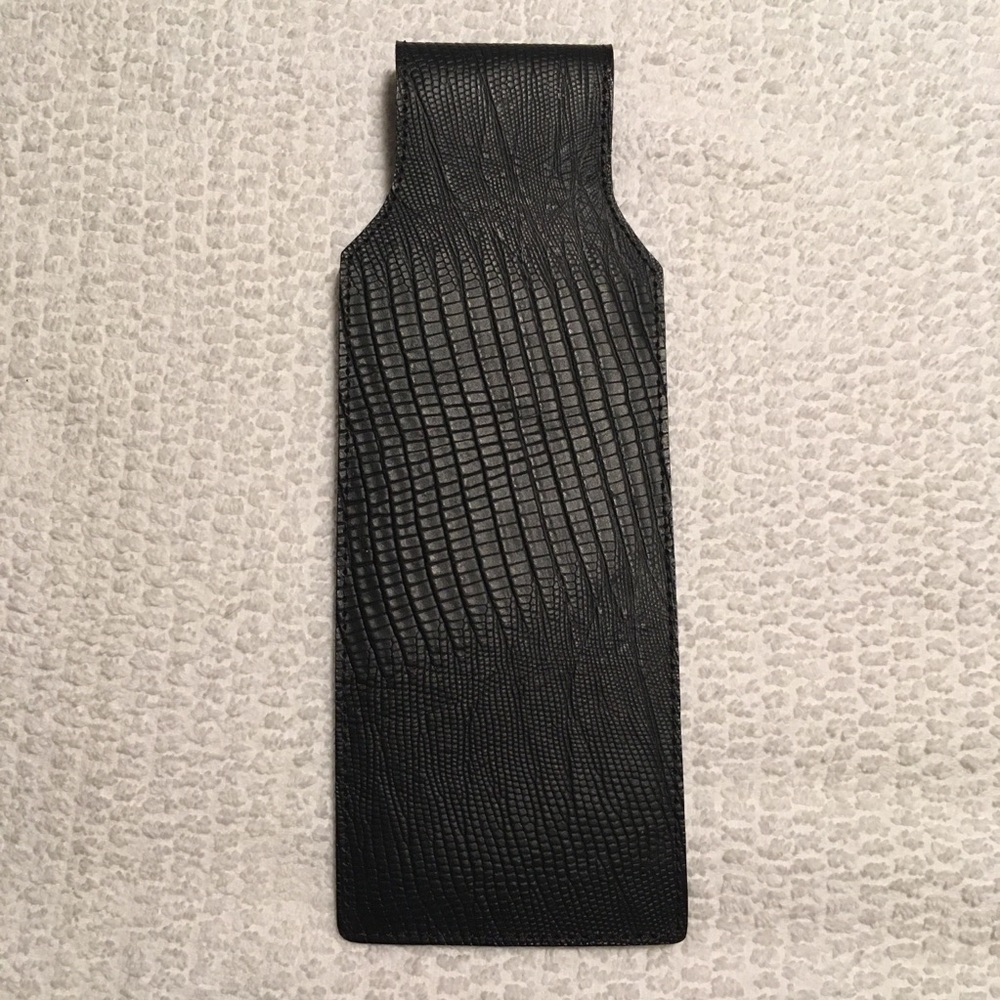 SOLD✨NWT Black Leather Badge Holder